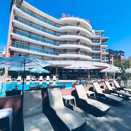 Hotel Riagor Pantai Sunny Bagian luar foto