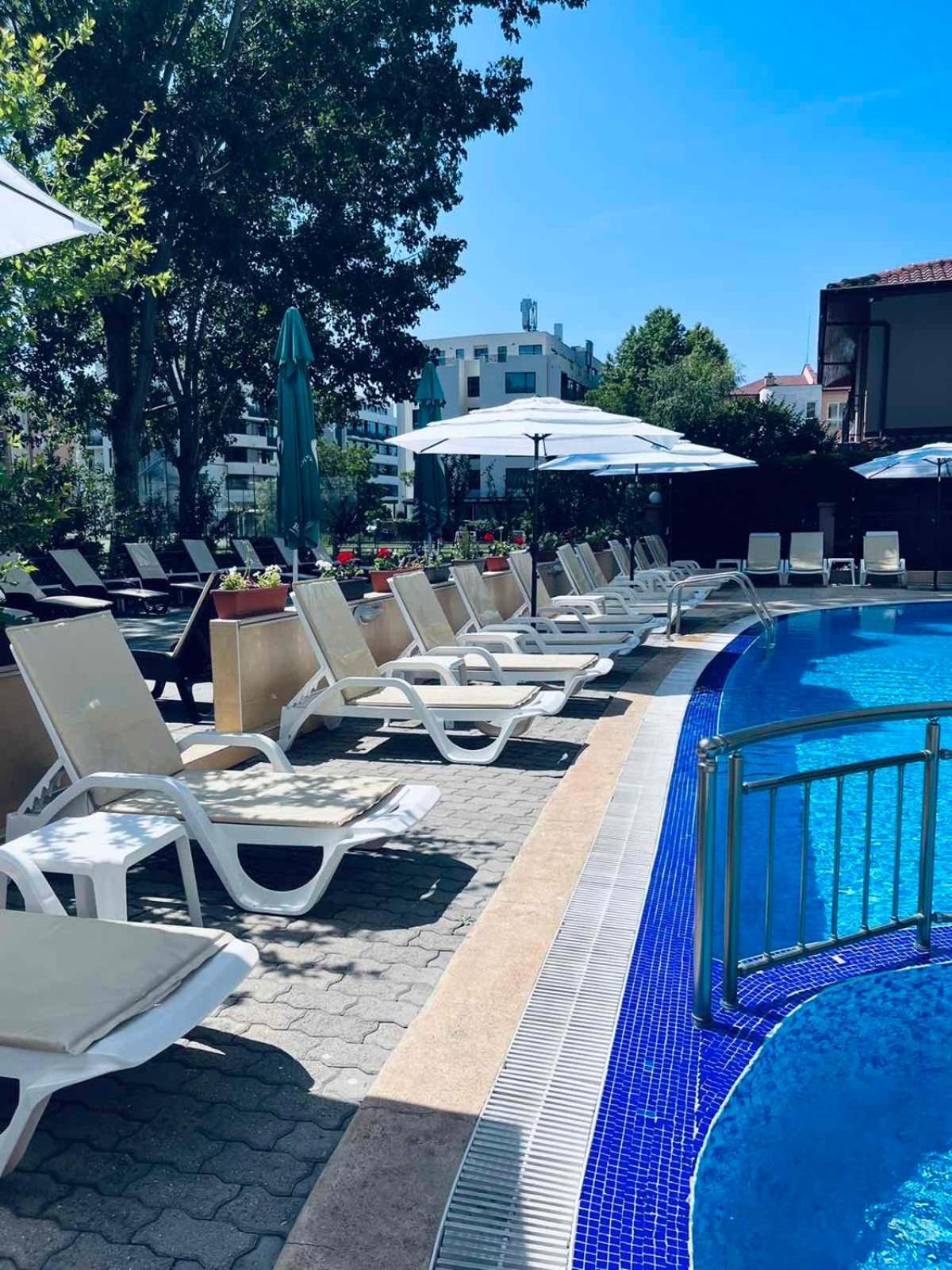 Hotel Riagor Pantai Sunny Bagian luar foto