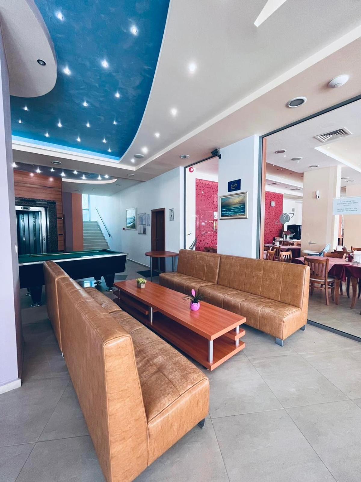 Hotel Riagor Pantai Sunny Bagian luar foto