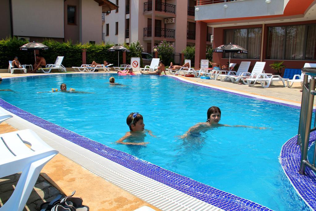 Hotel Riagor Pantai Sunny Bagian luar foto