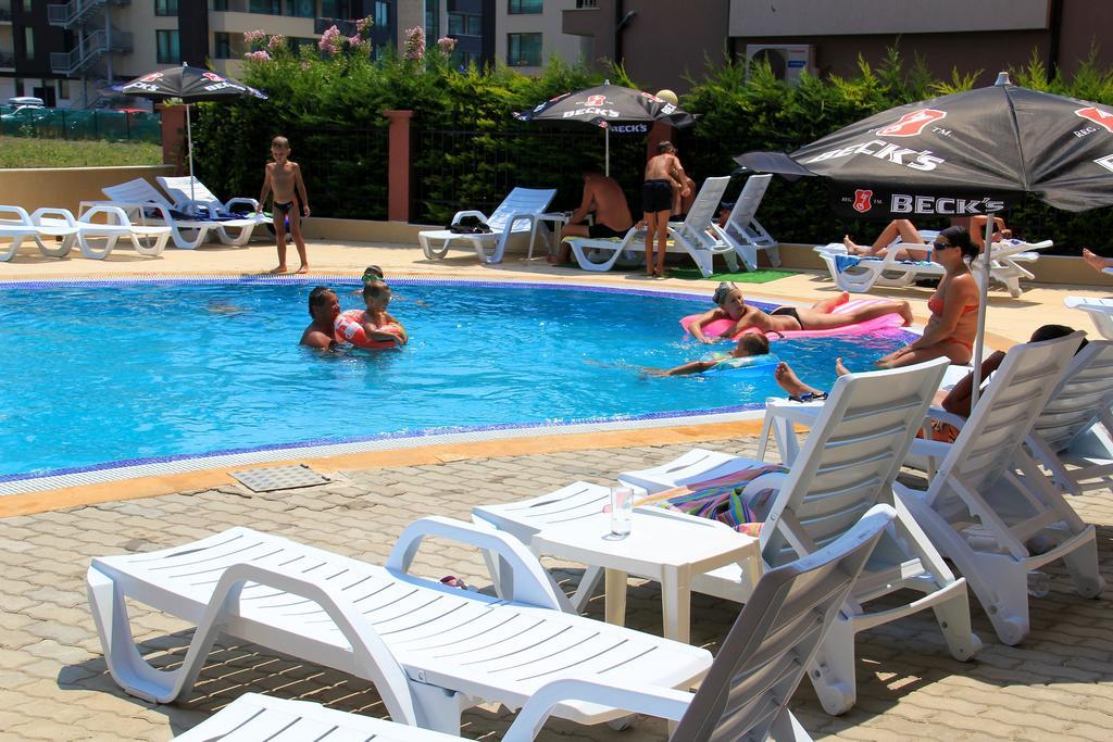 Hotel Riagor Pantai Sunny Bagian luar foto