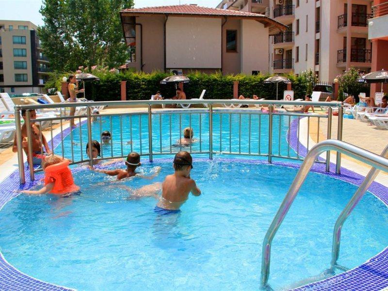 Hotel Riagor Pantai Sunny Bagian luar foto