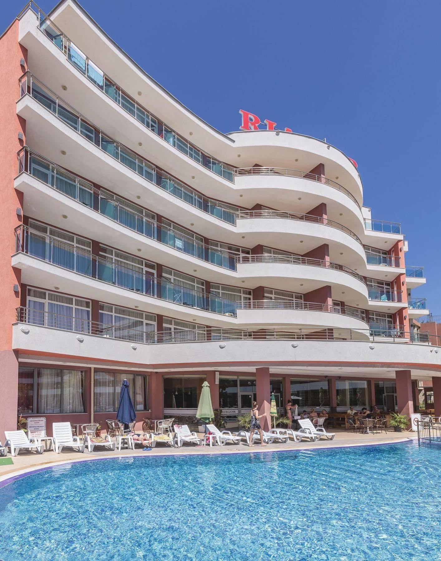 Hotel Riagor Pantai Sunny Bagian luar foto
