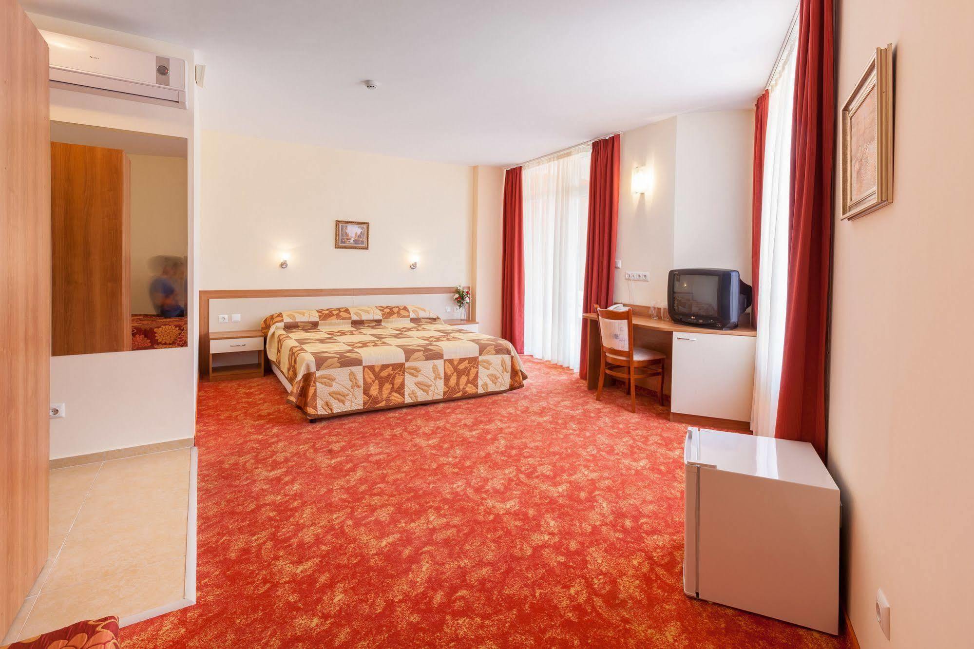 Hotel Riagor Pantai Sunny Bagian luar foto