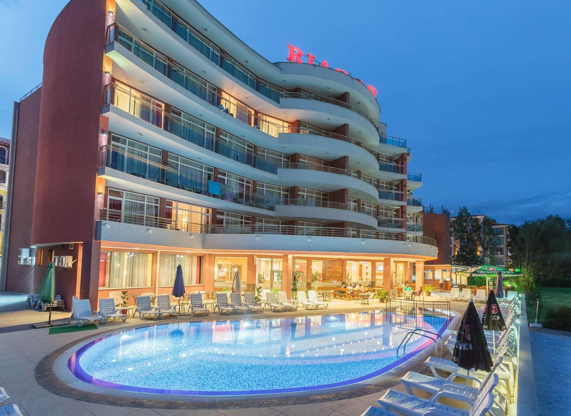 Hotel Riagor Pantai Sunny Bagian luar foto