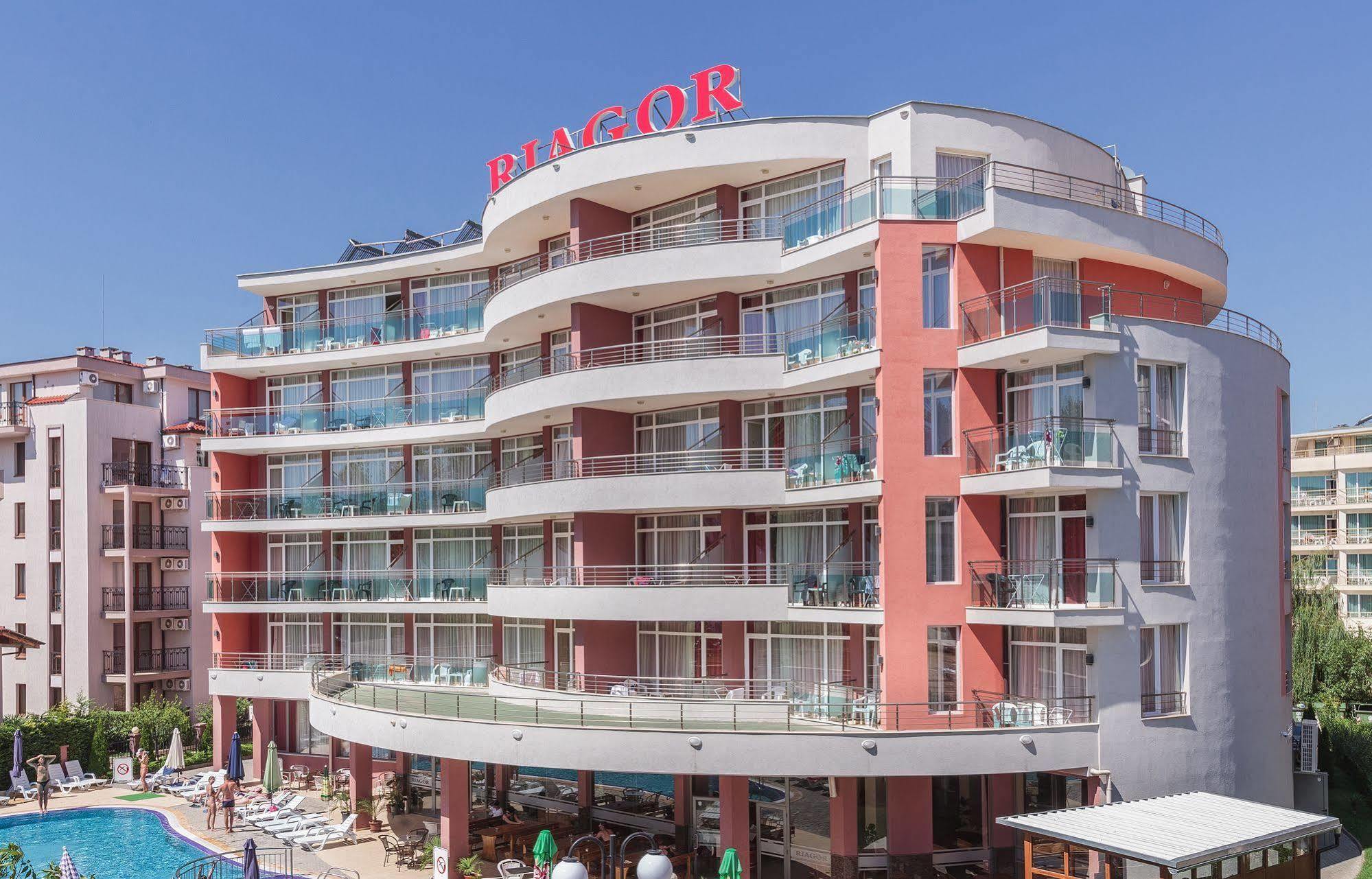 Hotel Riagor Pantai Sunny Bagian luar foto